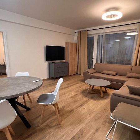 Air-Conditioned 2 Room Apartment, Balcony, New Building, 201 Rovinka 외부 사진