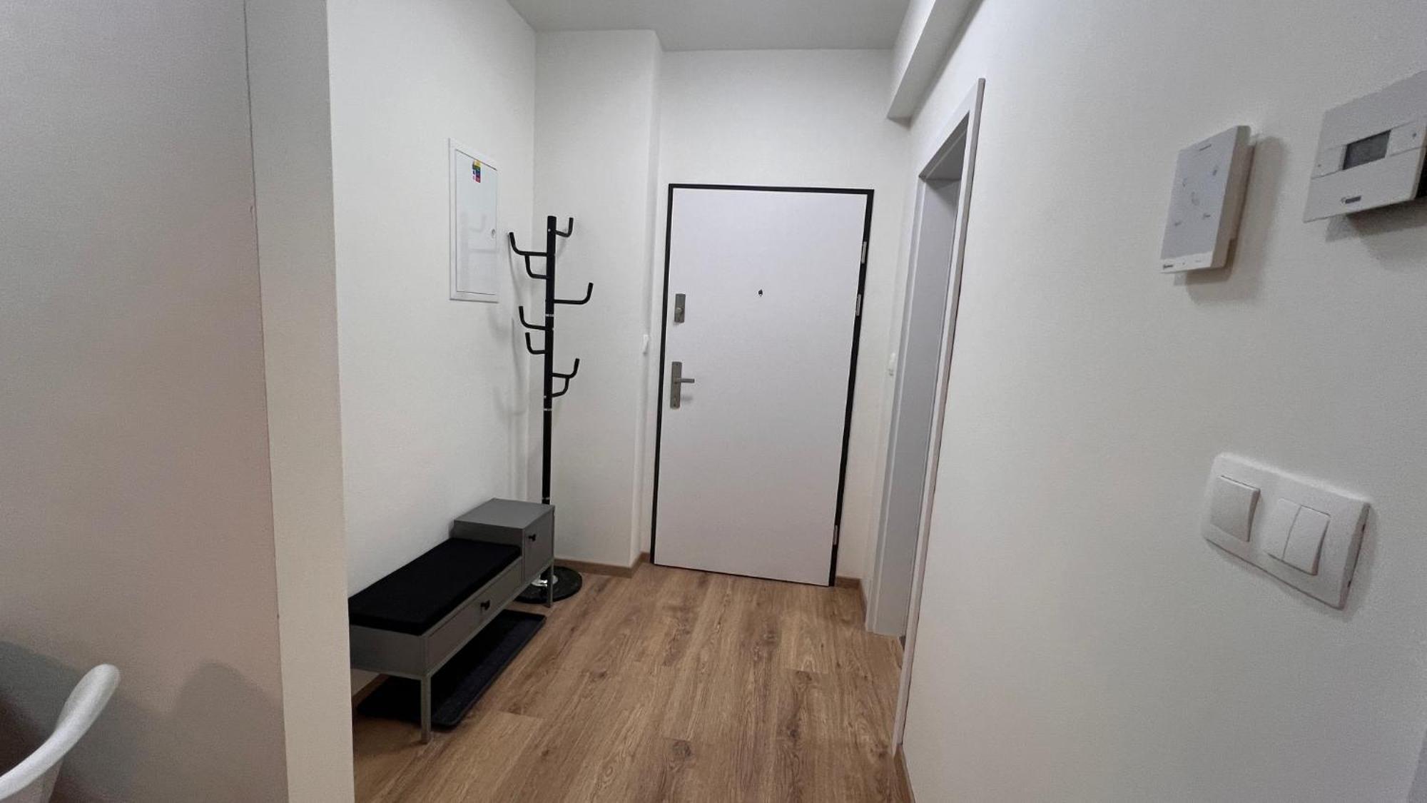 Air-Conditioned 2 Room Apartment, Balcony, New Building, 201 Rovinka 외부 사진