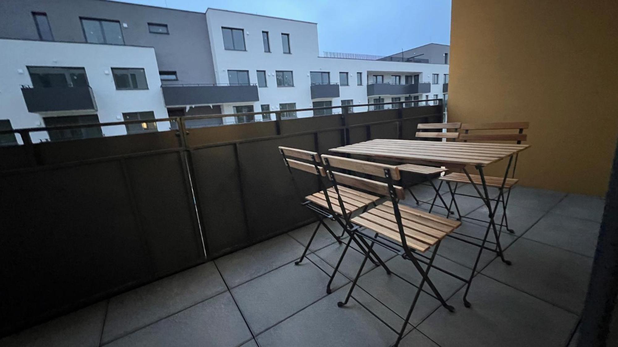 Air-Conditioned 2 Room Apartment, Balcony, New Building, 201 Rovinka 외부 사진